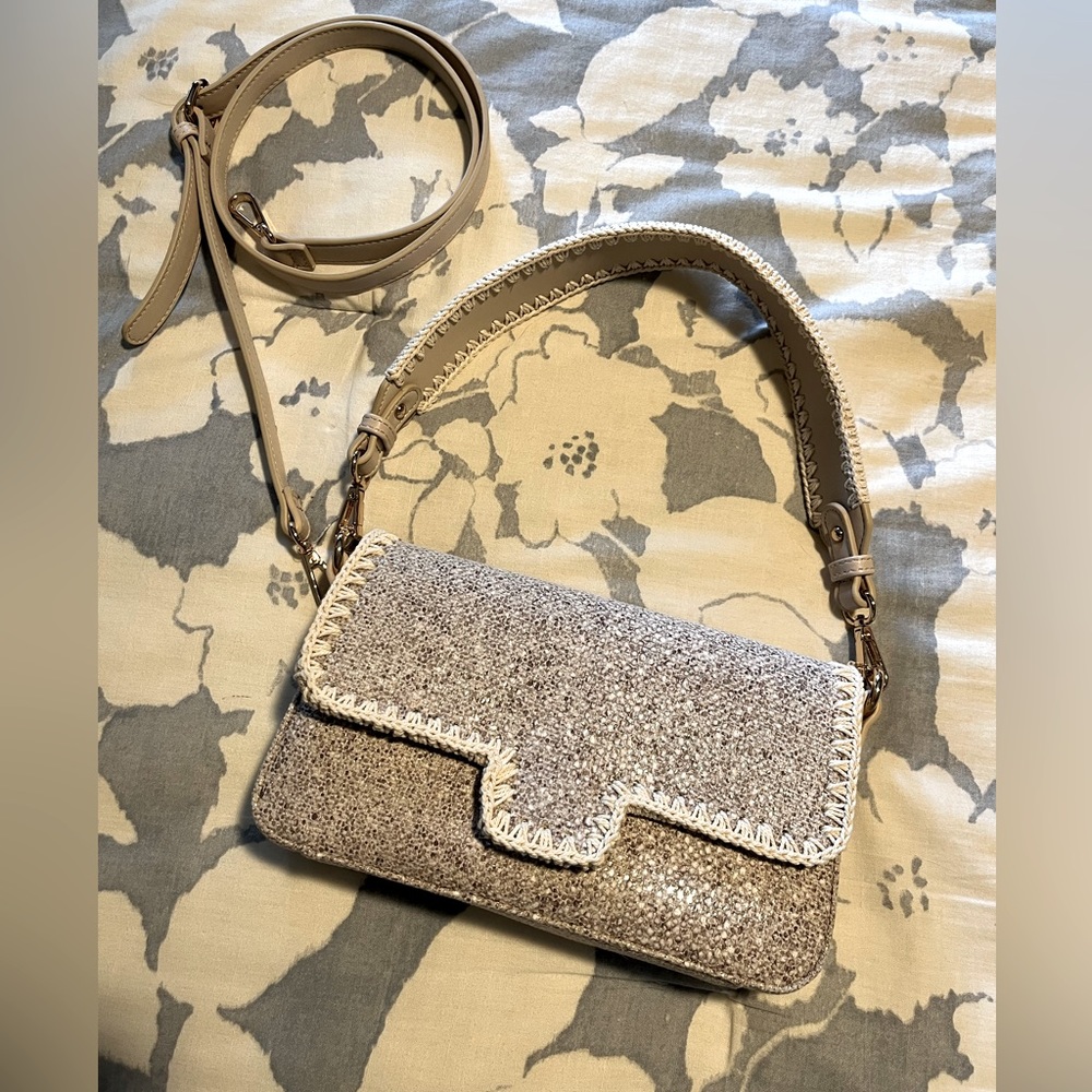 Sandra Robert’s - Adorable and I mean adorable NWOT crossbody or shoulder bag.